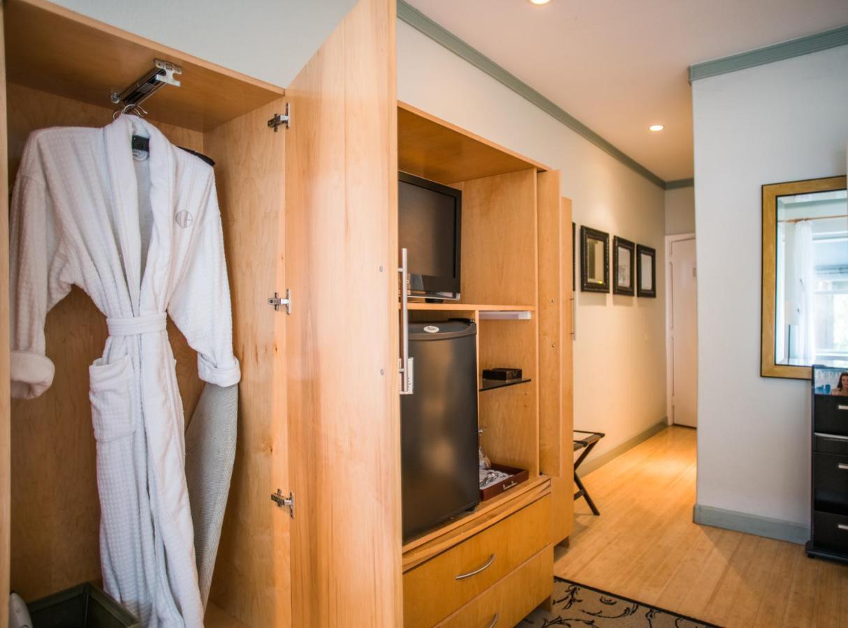 Habitación con cama grande